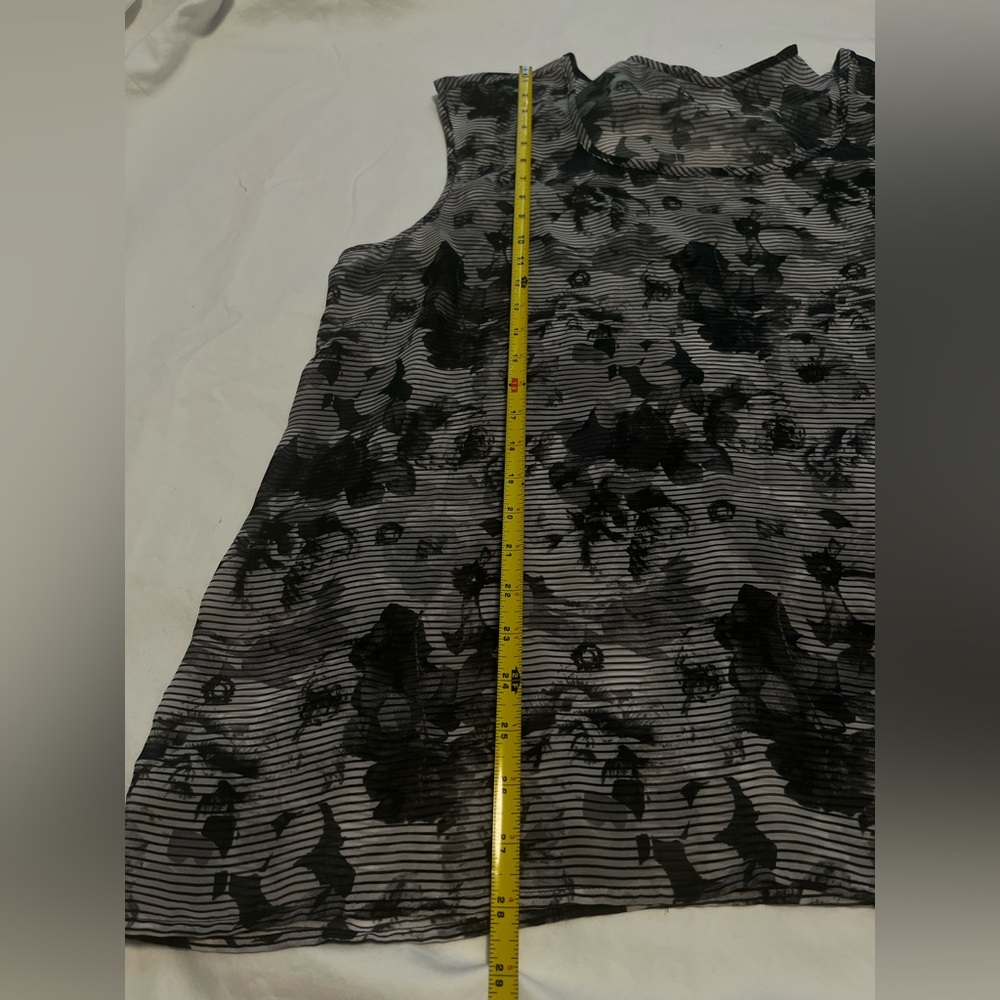 Maurices Plus Women’s Black/ Grey Floral Sleeveless Sheer Top Blouse Size 2 - Picture 9 of 9
